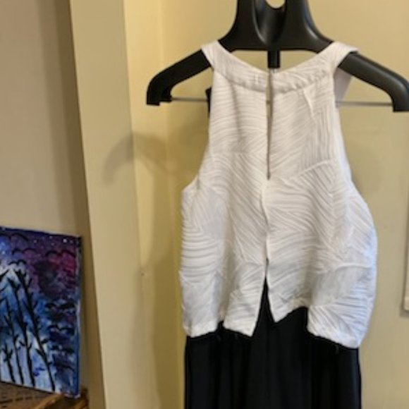 White and Black Sleeveless Jumpsuit - Picture 5 of 8